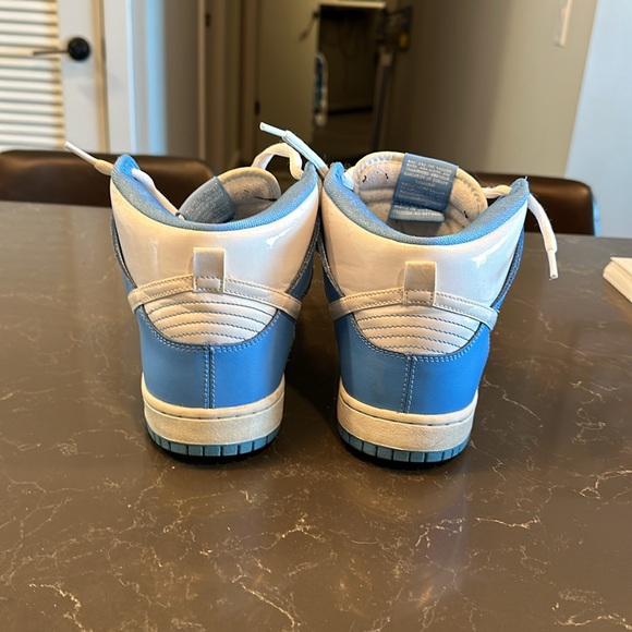 Nike UNC dunks from 2013 — patent leather, size 9.5 men’s - Picture 6 of 9